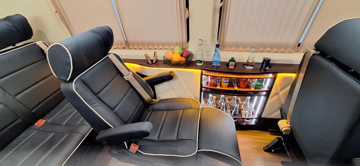 Bus VIP dla 8 pasażerów